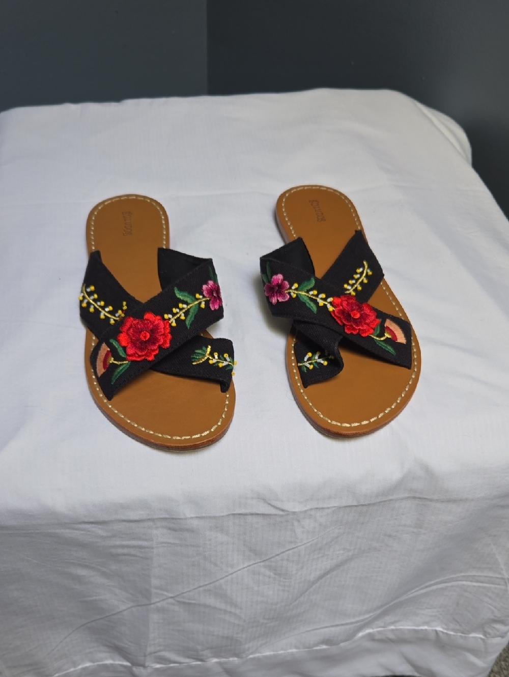 Soludos Embroidered Floral Black Slide Sandals 9.5